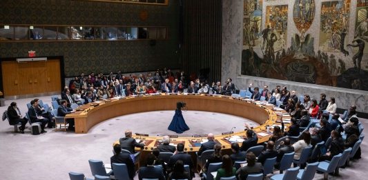 Representantes de los países miembros del Consejo de Seguridad de la ONU durante una votación en la sede de la organización, el viernes 22 de diciembre de 2023. Foto La Hora / AP