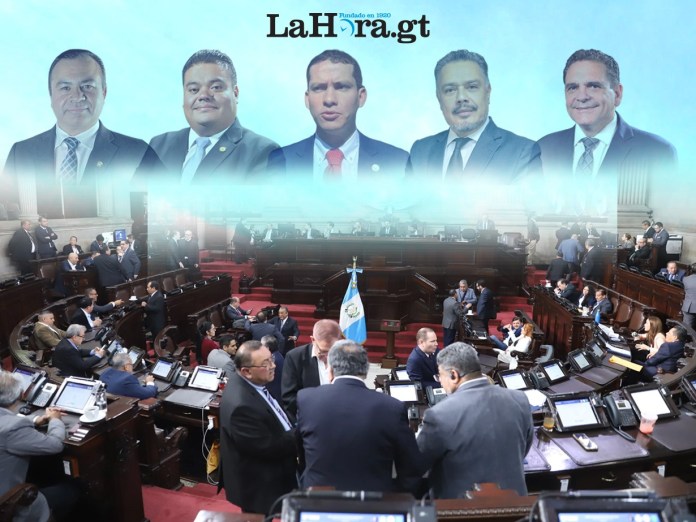 En la sesión del 30 de noviembre 108 diputados votaron para levantarle el antejuicio a magistrados del TSE. En la foto el excentro de Gobierno Miguel Martínez y diputados de la alianza oficialista.