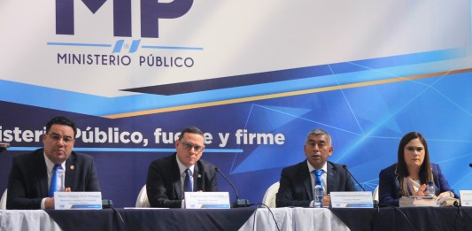 De izquierda a derecha: Miguel Ángel Ávila, secretario contra la Corrupción del MP; Ángel Pineda, Secretario General del MP; Rafael Curruchiche, jefe de la FECI; y Leonor Morales Lazo, fiscal de la FECI. Foto La Hora/José Orozco