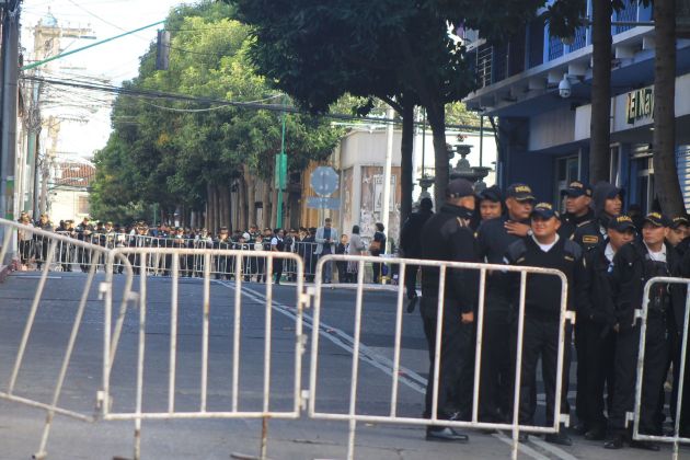 Como en ocasiones anteriores, se colocaron barricadas en los accesos. Foto La Hora / José Orozco.
