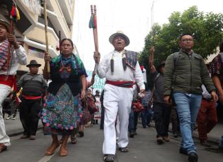 Autoridades Indígenas realizan una marcha en la capital, para manifestar su rechazo a las últimas acciones del Congreso de la República.