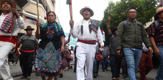 Autoridades Indígenas realizan una marcha en la capital, para manifestar su rechazo a las últimas acciones del Congreso de la República.