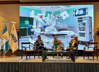 Foro “Atención médica: introducción de nueva tecnología y el impacto en costos médicos”. Foto: AGIS/La Hora