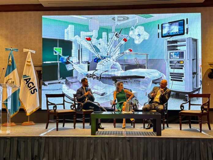 Foro “Atención médica: introducción de nueva tecnología y el impacto en costos médicos”. Foto: AGIS/La Hora
