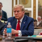 El expresidente Donald Trump asiste al juicio por fraude civil de la Organización Trump en la Corte Suprema del estado de Nueva York, el 7 de diciembre de 2023. Foto: David Dee Delgado / Pool Photo vía AP.