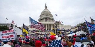 Rebeldes leales al presidente Donald Trump se manifiestan en el Capitolio de Estados Unidos en washington, el 6 de enero de 2021. (AP Foto/Jose Luis Magana, Archivo)