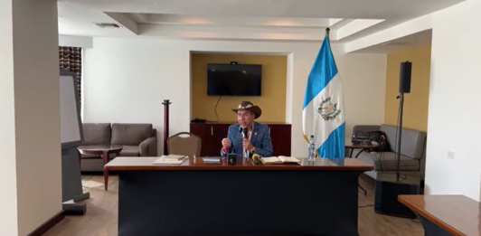 Juan Carlos Pellecer Agustín, alcalde de San Juan Sacatepéquez en la conferencia de prensa de este 26 de enero. Foto: captura de video/La Hora