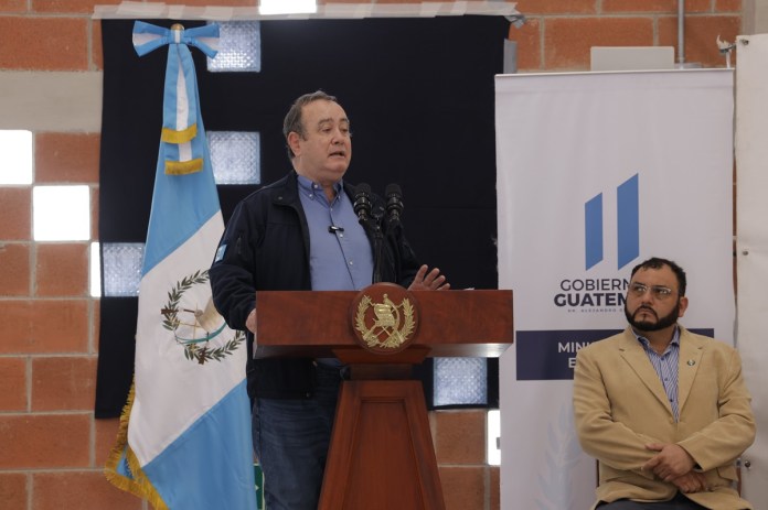 Former president Alejandro Giamattei, who recently completed his term, still has not commented on his son's deportation.  Photo: Flickr Government of Guatemala/La Hora