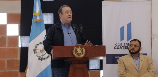 El expresidente Alejandro Giammattei que culminó recientemente con su mandato sigue sin pronunciarse por la deportación de su hijo. Foto: Flickr Gobierno de Guatemala/La Hora