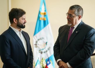 Boric, reunido con Bernardo Arévalo, este domingo 14 de enero. El presidente de Chile es uno de los que se ha pronunciado por la situación en Guatemala. Foto La Hora / Presidencia de Chile.
