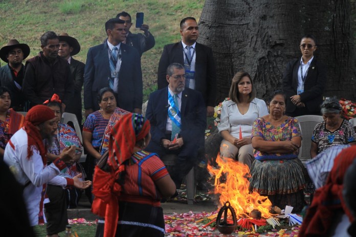 El binomio presidencial participó de una ceremonia Maya como agradecimiento por el nuevo gobierno. Foto: José Orozco/ La Hora