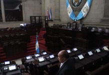 Menos de 50 legisladores atendieron a la convocatoria de la presidenta del Congreso a la sesión extraordinaria de este jueves 4 de enero. Foto: Maria José Bonilla/La Hora