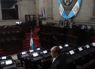 Menos de 50 legisladores atendieron a la convocatoria de la presidenta del Congreso a la sesión extraordinaria de este jueves 4 de enero. Foto: Maria José Bonilla/La Hora