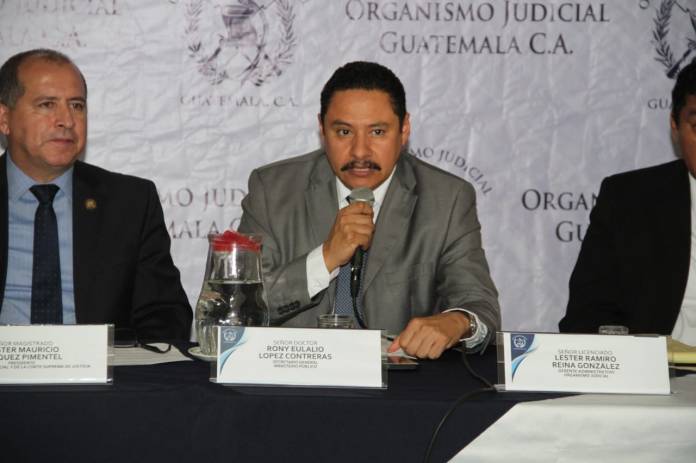 El magistrado suplente, Rony López, fue secretario general de Consuelo Porras y laboró en el Organismo Judicial. Foto: X de MP/La Hora