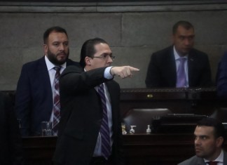 El diputado de Todos, Felipe Alejos, que pocas veces asiste al Congreso, cuestionó la alianza de colegas de la UNE con Semilla. Foto: María José Bonilla/La Hora