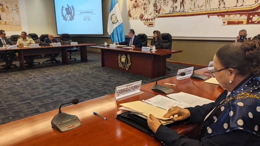 La Fiscal General, María Consuelo Porras, acude a la reunión del Consejo de Ministros, a la cual fue citada por el presidente, Bernardo Arévalo. Foto: MP