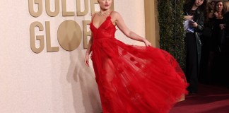 Florence Pugh asiste a la 81 edición de los Golden Globes. Foto: AFP/La Hora