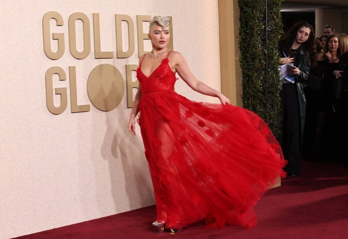 Florence Pugh asiste a la 81 edición de los Golden Globes. Foto: AFP/La Hora