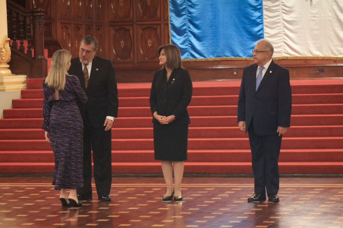 Durante la presentación del saludo de Año Nuevo, el presidente de la República, Benardo Arévalo, agradeció a la comunidad internacional su apoyo a la democracia en Guatemala.