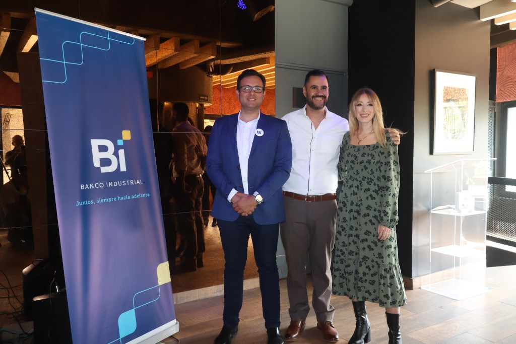 José Miguel Coronado, de mercadeo de Banco Industrial; Javier Lainfiesta, director de la Ruta de Móctel y Flora Campollo, directora adjunta de Ruta de Móctel en el lanzamiento de la ruta. 