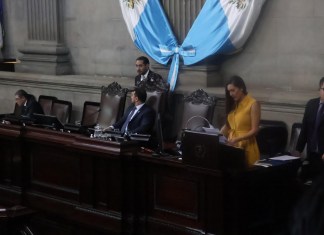 El presidente del Congreso, Nery Ramos, levanta la sesión por estar incompleta la junta directiva. Foto: María José Bonilla/La Hora