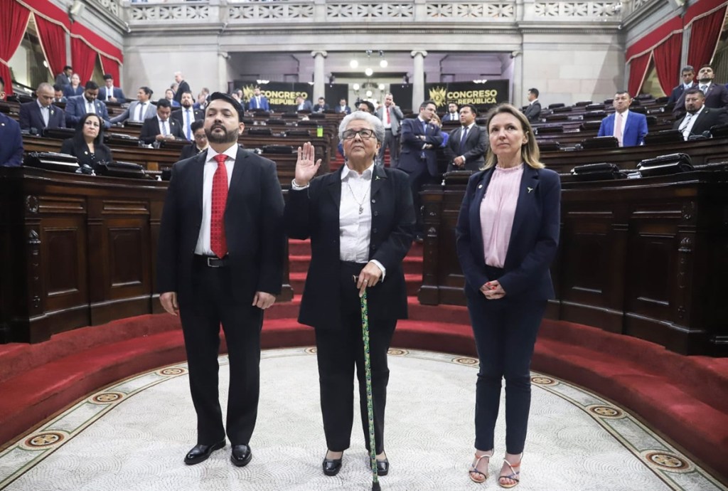 Olga Villalta fue juramentada como diputada al Congreso en sustitución de Jonathan Menkos. Foto: María José Bonilla/La Hora