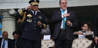 En su discurso, Arévalo resaltó el compromiso del Ejército de Guatemala al respetar la voluntad del pueblo ante “un período sombrío”.