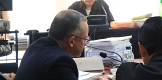 El exministro David Napoleón Barrientos ante la jueza Coloma. Foto: María José Bonilla / La Hora.