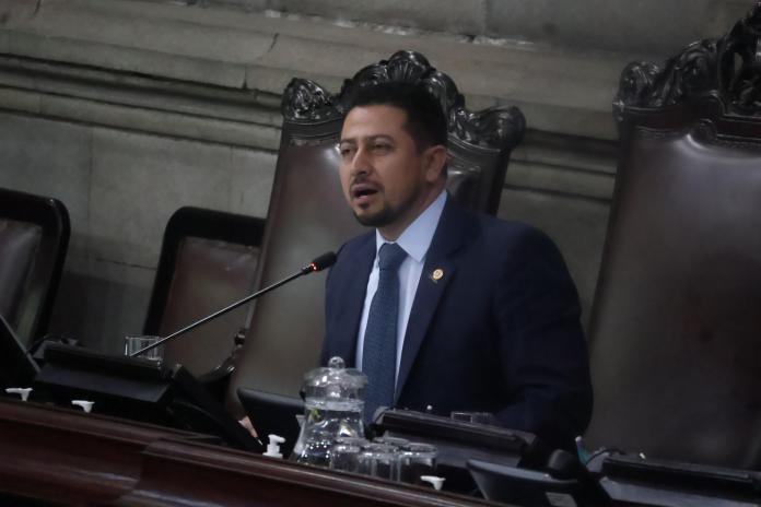 Nery Ramos, presidente del Congreso de Guatemala presidió la sesión plenaria.
