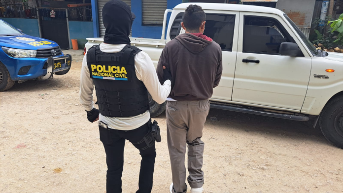 Este es el primer presunto pandillero salvadoreño expulsado en el 2024. (Foto La Hora: Cortesía PNC)