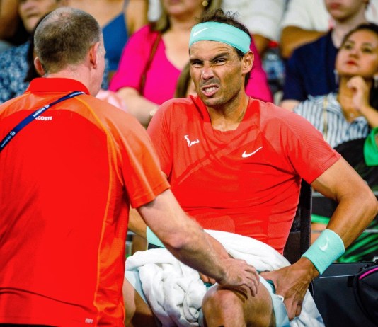 El tenista español Rafael Nadal fue atendido por molestias en la cadera. Foto: AFP/La Hora