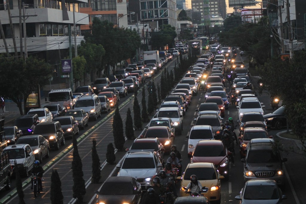 Según el vocero de la PMT de Guatemala, se tiene contemplado que este año haya 1 millón 200 mil carros por día en las calles de la capital. Foto: José Orozco/La Hora