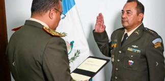 El Coronel de Caballería DEM Erwin Rolando Gómez Barrera, fue juramentado como viceministro de la Defensa Nacional. Foto: Ejército de Guatemala/La Hora