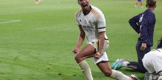 El centrocampista del Real Madrid, Jude Bellingham, celebra el cuarto gol de su equipo durante el partido de fútbol semifinal de la Supercopa de España. Foto: Fayez NURELDINE-AFP/La Hora