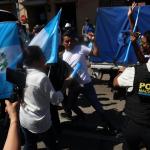 La PNC ha tenido que intervenir para separar a grupos de manifestantes con discursos opuestos. (Foto: La Hora/María José Bonilla)