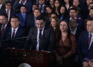 El diputado Samuel Pérez confirma que cederán sus espacios en la planilla para la presidencia del Congreso. Foto: José Orozco/La Hora