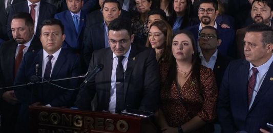 El diputado Samuel Pérez confirma que cederán sus espacios en la planilla para la presidencia del Congreso. Foto: José Orozco/La Hora