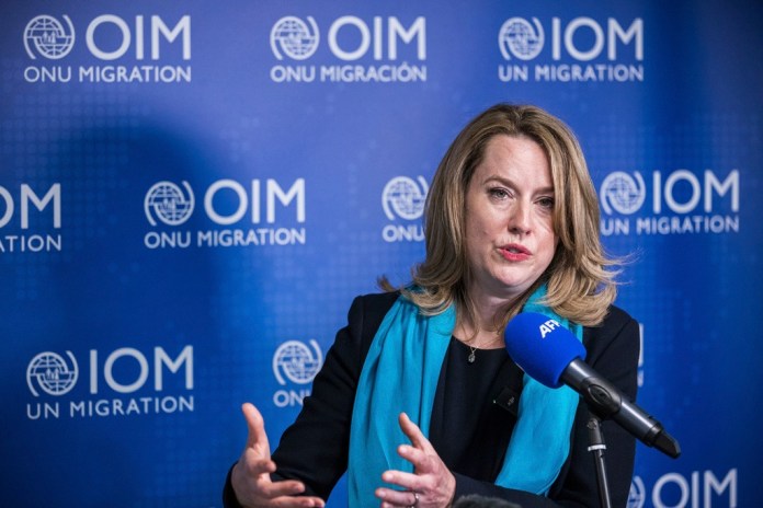 ARCHIVO - La nueva directora general de la Organización Internacional para las Migraciones, Amy Pope, durante una conferencia de prensa en Ginebra, Suiza, el lunes 15 de mayo de 2023. (Pierre Albouy/Keystone via AP, Archivo)