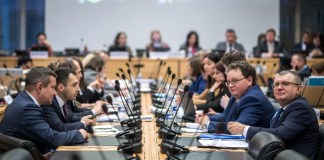 Los miembros de la delegación asisten a una sesión del Comité de los Derechos del Niño de las Naciones Unidas sobre los niños ucranianos, en Ginebra el 22 de enero de 2024.