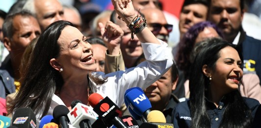 La líder de la oposición venezolana, María Corina Machado, quien ha sido descalificada para postularse en las elecciones de este año, prometió el lunes que el presidente Nicolás Maduro No consigue elegir a su rival en la carrera. Foto de Federico Parra/AFP