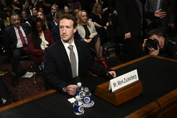 Mark Zuckerberg, director ejecutivo de Meta, comparece ante la audiencia del Comité Judicial del Senado de EE. UU. 