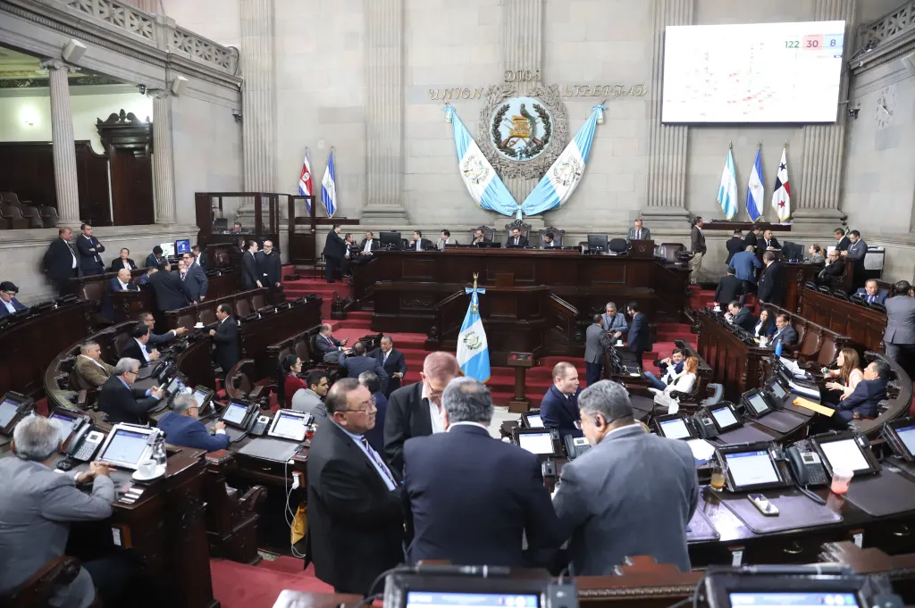 Entre los gastos que cubre el Congreso a cada diputado es la alimentación y el servicio telefónico. Foto: X del Legislativo