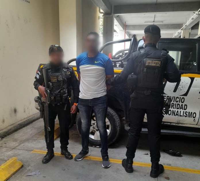 Melvin Hilario Estrada Flores de 35 años, alias “Layo”, fue detenido por una orden de extradición girada en su contra por EE. UU. Foto: PNC/La Hora