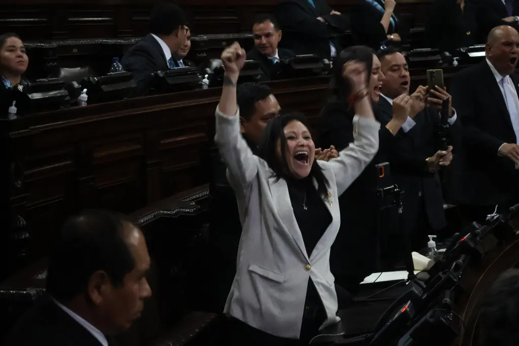 Diputados de Semilla y sus aliados festejan haber ganado la Junta Directiva 2024-2025.