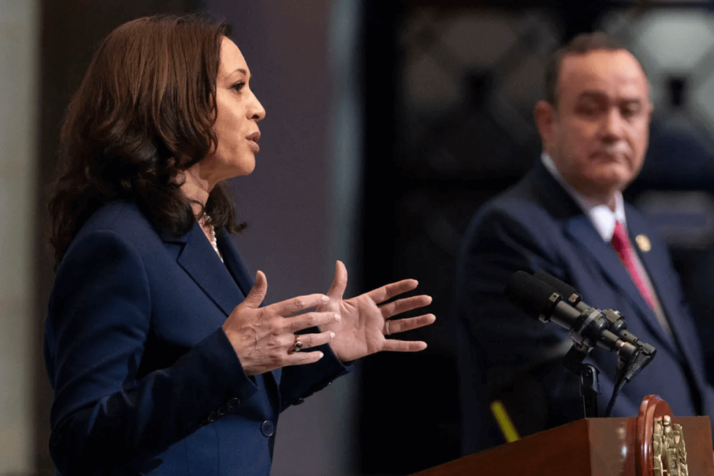 Las relaciones bilaterales con Estados Unidos fueron tensas durante el gobierno de Giammattei, debido al apoyo que ese país hizo a la lucha contra la corrupción. Foto La Hora / AP.