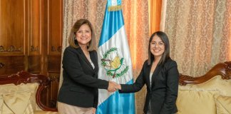 La vicepresidenta Karin Herrera juramentó a Mónica Mazariegos como Subsecretaria contra la Violencia Sexual, Explotación y Trata de Personas. Foto: AGN/La Hora