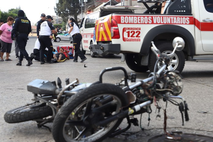 Miles de accidentes en motocicleta se producen al año en Guatemala. Foto La Hora / Bomberos Voluntarios.