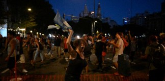 Los legisladores argentinos dieron el viernes un primer paso hacia la aprobación del amplio paquete de reformas económicas, sociales y políticas del presidente Javier Milei, que ha provocado airadas protestas de la oposición.