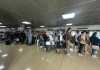 Pasajeros esperan a ser registrados a su ingreso al país por el Aeropuerto Internacional La Aurora. Foto: Cortesía/La Hora