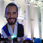 Archivo-Seguidores con una figura del presidente Nayib Bukele, que aspira a la reelección, se reúnen para celebrar los resultados de las elecciones generales en la plaza Gerardo Barrios en el centro de San Salvador, El Salvador, el domingo 4 de febrero de 2024. Foto: Salvador Meléndez-AP/La Hora